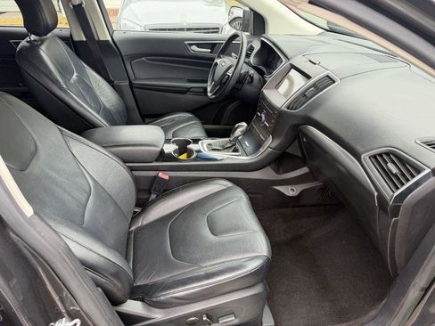 Used 2016 Ford Edge Titanium FWD image 10