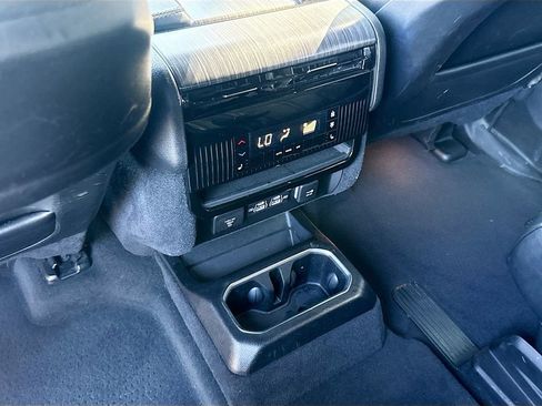 Used 2024 Jeep Wagoneer Series III image 28