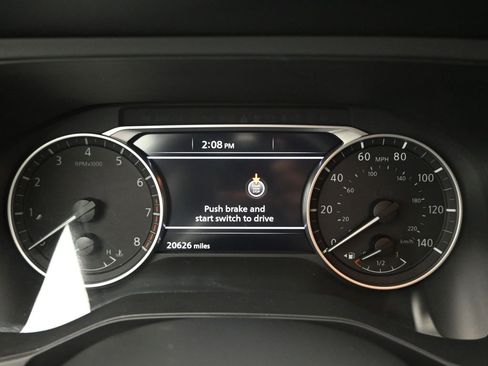 Used 2024 Nissan Pathfinder S image 13