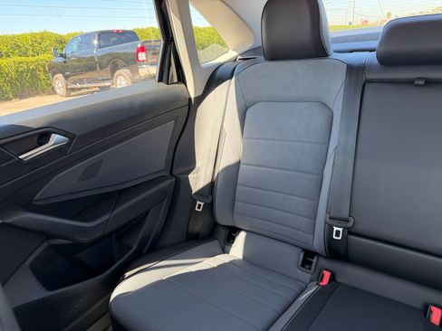 Used 2025 Volkswagen Jetta SE image 38