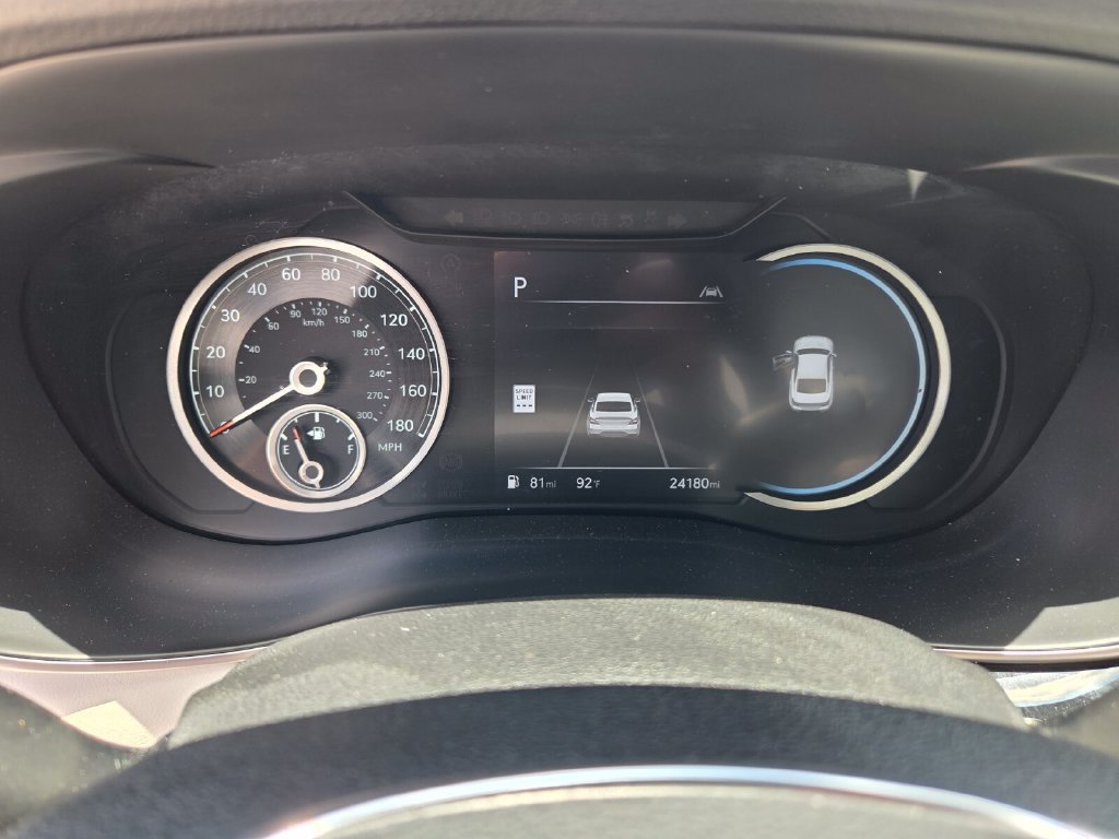 Used 2025 Genesis G70 2.5T RWD image 28