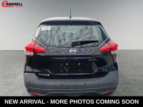 Used 2020 Nissan Kicks S image 4