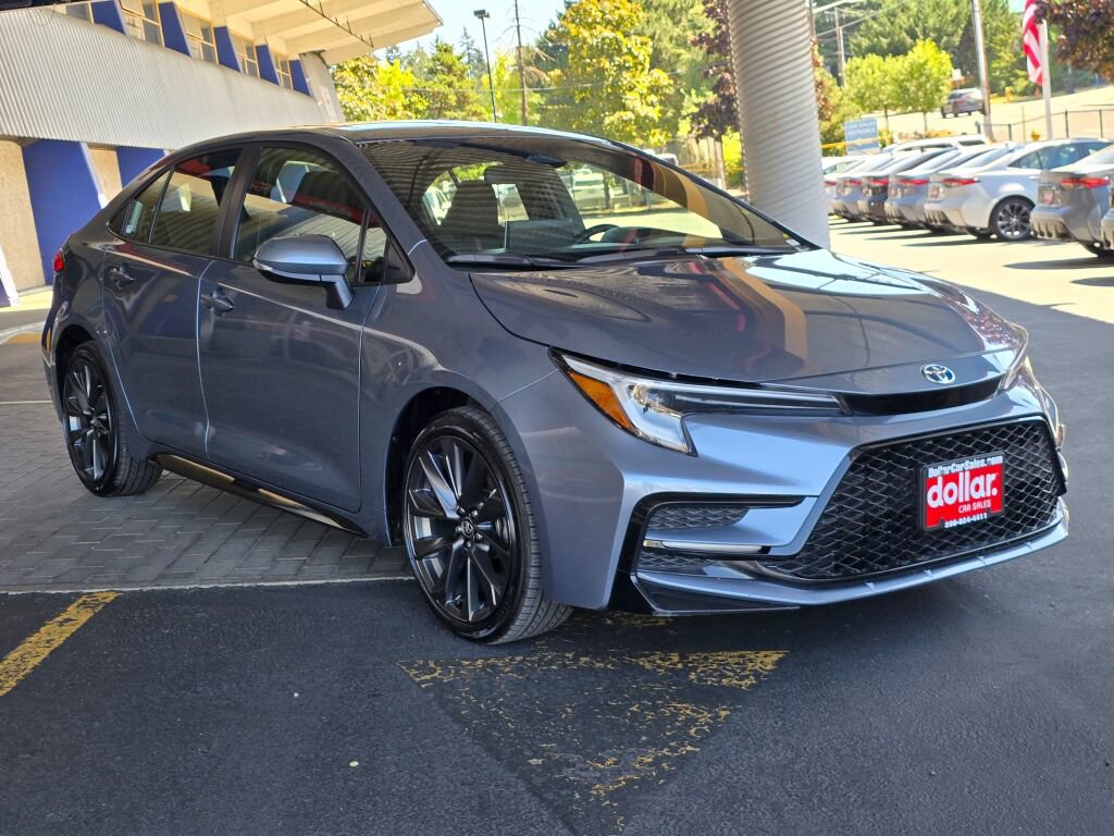Used 2025 Toyota Corolla SE w/ SE Premium Package FWD image 3