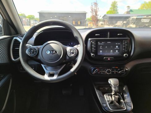 Used 2020 Kia Soul LX FWD image 10