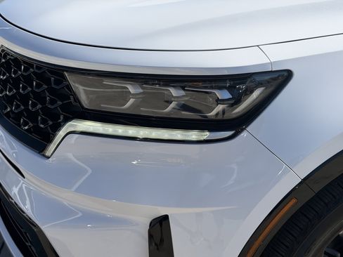 Certified 2022 Kia Sorento SX image 9