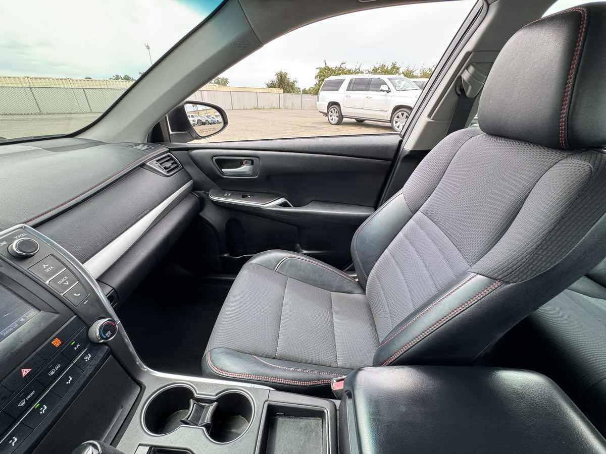 Used 2017 Toyota Camry SE FWD image 30