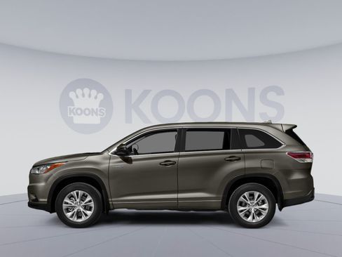 Used 2015 Toyota Highlander Limited Platinum AWD/4WD image 4