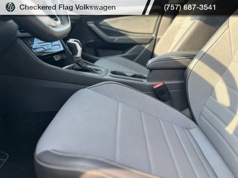 Used 2025 Volkswagen Jetta SE FWD image 24