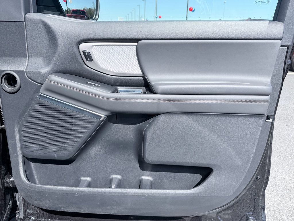 Used 2025 Ford Expedition Active AWD/4WD image 34
