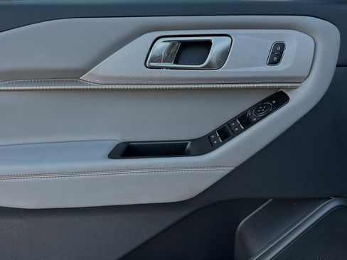 New 2025 Ford Explorer Active w/ Active Comfort Package image 7