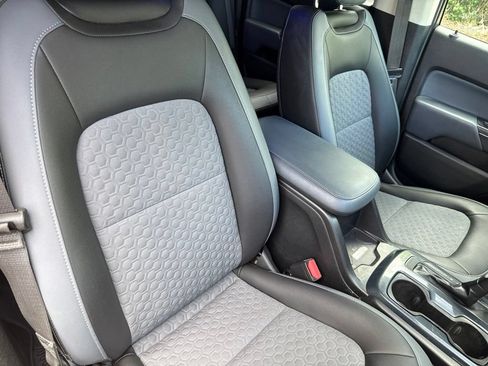 Used 2019 Chevrolet Colorado Z71 AWD/4WD image 11
