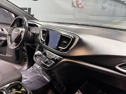 Used 2018 Chrysler Pacifica Touring Plus w/ S Appearance Package FWD image 45
