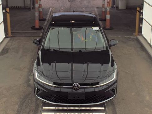 Used 2025 Volkswagen Jetta SE FWD image 3