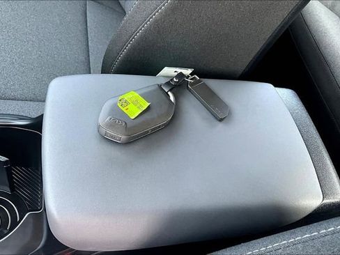 Used 2025 Kia K4 LXS image 32