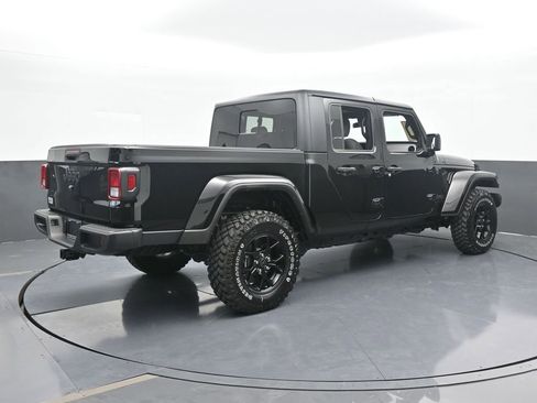 Used 2024 Jeep Gladiator Sport image 6