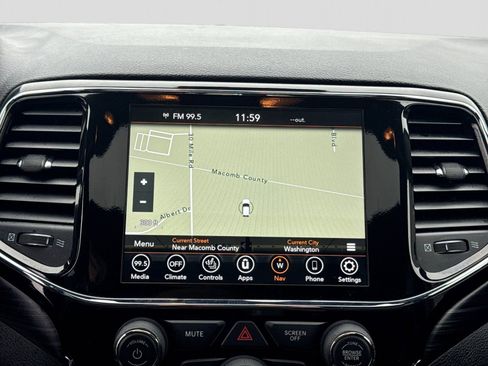 Used 2022 Jeep Grand Cherokee Altitude image 32