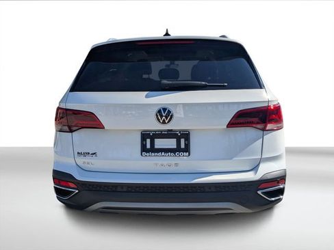 Used 2022 Volkswagen Taos SEL image 4