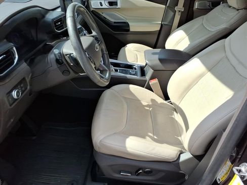 Used 2020 Ford Explorer Platinum w/ Premium Technology Package AWD/4WD image 12