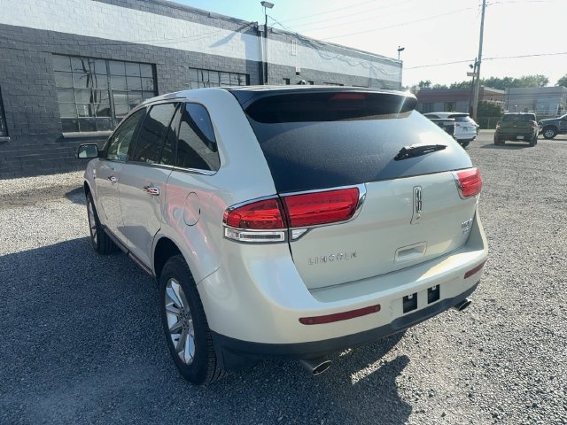 Used 2015 Lincoln MKX AWD w/ Equipment Group 101A image 2
