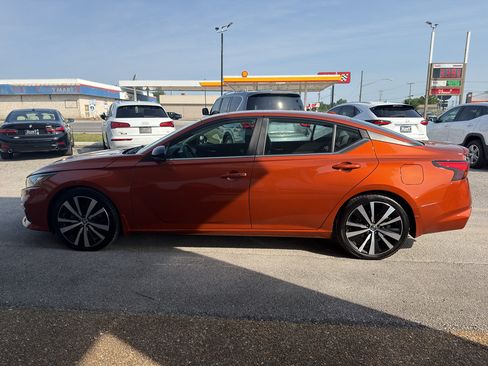 Used 2020 Nissan Altima 2.5 SR w/ Premium Package FWD image 8