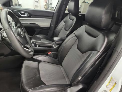 Used 2024 Jeep Compass Latitude AWD/4WD image 19