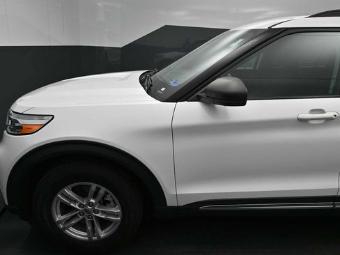 Used 2023 Ford Explorer XLT AWD/4WD image 16