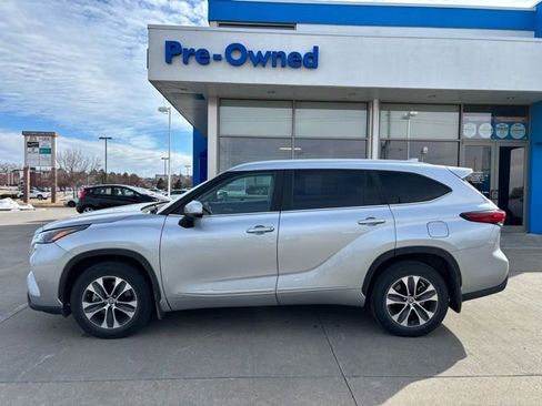 Used 2023 Toyota Highlander XLE image 8