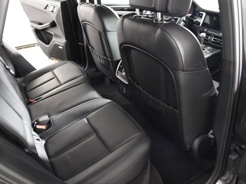 Used 2021 Porsche Macan image 21