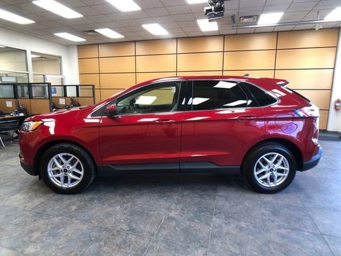 Used 2024 Ford Edge SEL w/ Convenience Package image 4