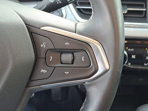 Used 2025 Chevrolet Trax LT w/ Driver Confidence Package image 5