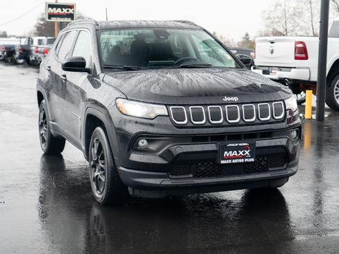 Used 2022 Jeep Compass Latitude AWD/4WD image 2