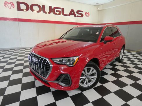 Used 2021 Audi Q3 2.0T Premium w/ Convenience Package AWD/4WD image 1