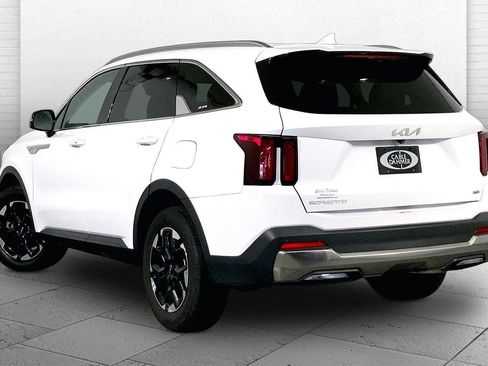 Certified 2024 Kia Sorento S image 11