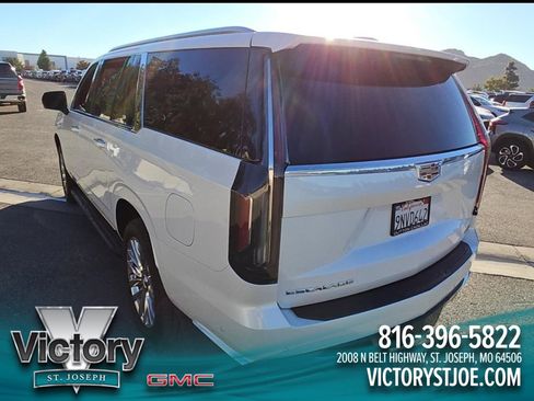 Used 2024 Cadillac Escalade ESV Premium Luxury image 5