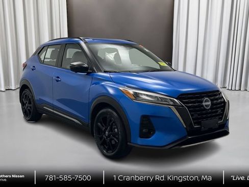 Certified 2023 Nissan Kicks SR w/ SR Premium Package FWD image 3