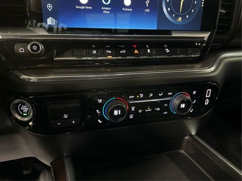 Used 2024 Chevrolet Silverado 3500 High Country w/ Technology Package AWD/4WD image 27