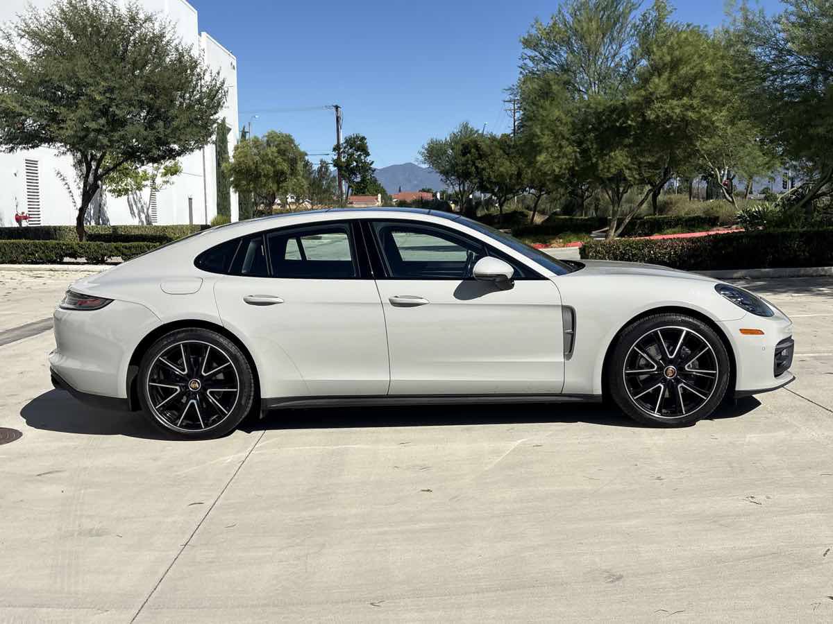 Used 2022 Porsche Panamera Platinum Edition w/ Assistance Package RWD image 2