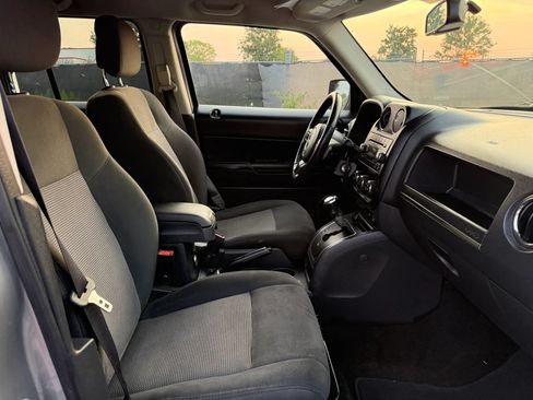 Used 2017 Jeep Patriot Latitude AWD/4WD image 18