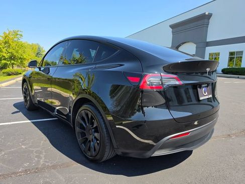 Used 2023 Tesla Model Y Long Range AWD/4WD image 11