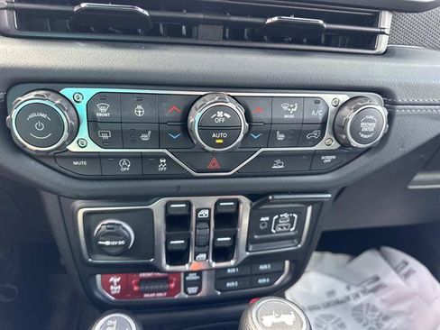 Used 2026 Jeep Wrangler Unlimited Rubicon AWD/4WD image 13
