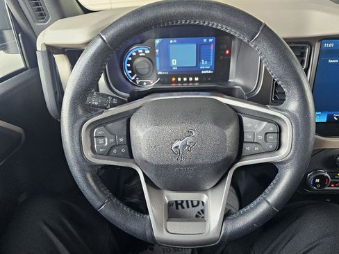 Used 2023 Ford Bronco Wildtrak image 21