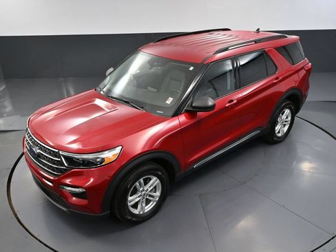 Used 2023 Ford Explorer XLT w/ Equipment Group 202A AWD/4WD image 61