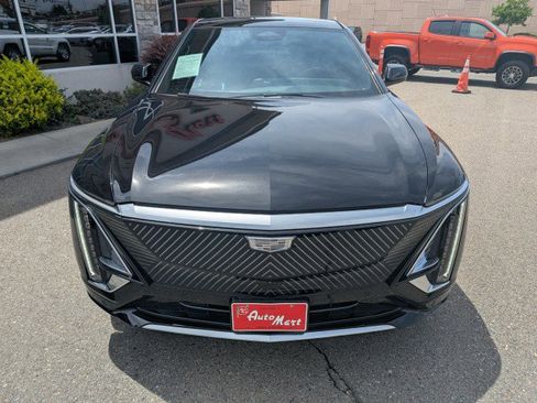 Used 2024 Cadillac Lyriq Luxury AWD/4WD image 7