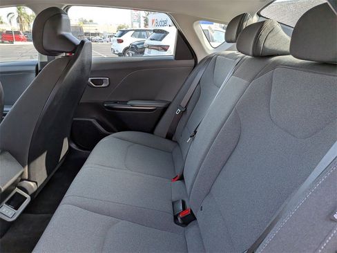 Used 2025 Kia K4 LXS image 27