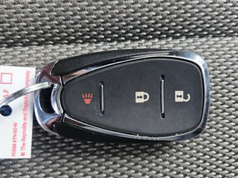 Used 2021 Chevrolet Traverse LT FWD image 30