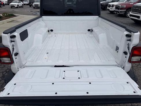 Certified 2025 Jeep Gladiator Sport image 14
