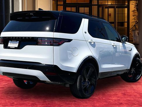 Used 2025 Land Rover Discovery Dynamic SE AWD/4WD image 12