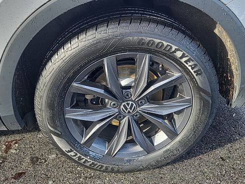 Certified 2022 Volkswagen Tiguan SE image 26