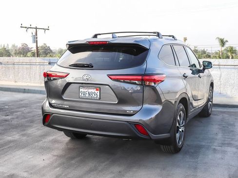 Used 2022 Toyota Highlander XLE FWD image 9
