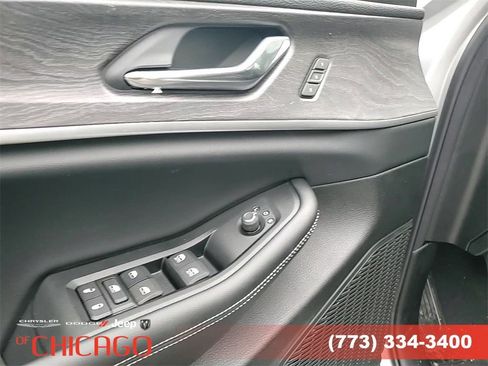 Certified 2025 Jeep Grand Cherokee Limited w/ Black Appearance Package image 14